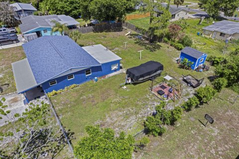 House in St. Lucie, Florida 4 bedrooms, 116.78 sq.m. № 2173029 - photo 13