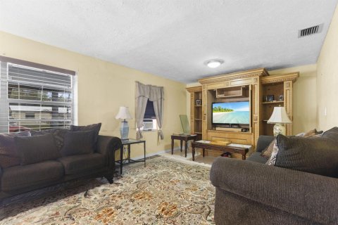 House in St. Lucie, Florida 4 bedrooms, 116.78 sq.m. № 2173029 - photo 5