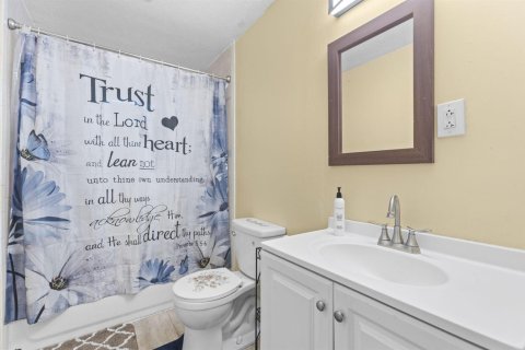 House in St. Lucie, Florida 4 bedrooms, 116.78 sq.m. № 2173029 - photo 9