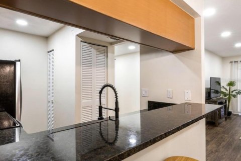Купить кондоминиум в Сарасота, Флорида 8 комнат, 89.56м2, № 1510978 - фото 10