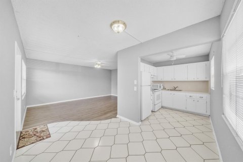 Copropriété à louer à Boca Raton, Floride: 2 chambres, 76.09 m2 № 2248334 - photo 13