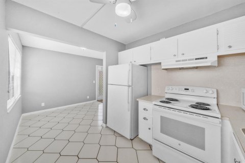 Copropriété à louer à Boca Raton, Floride: 2 chambres, 76.09 m2 № 2248334 - photo 10
