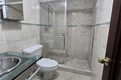 Condominio en alquiler en Miami, Florida, 3 dormitorios, 112.23 m2 № 1932857 - foto 26