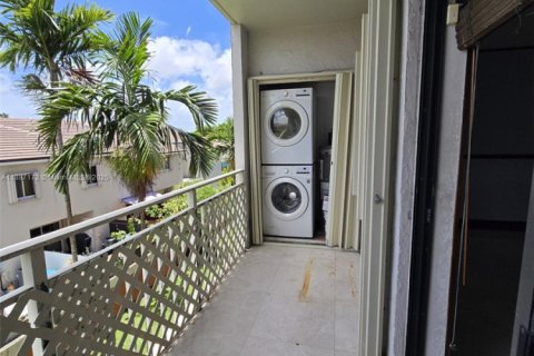 Condominio en alquiler en Miami, Florida, 3 dormitorios, 112.23 m2 № 1932857 - foto 13