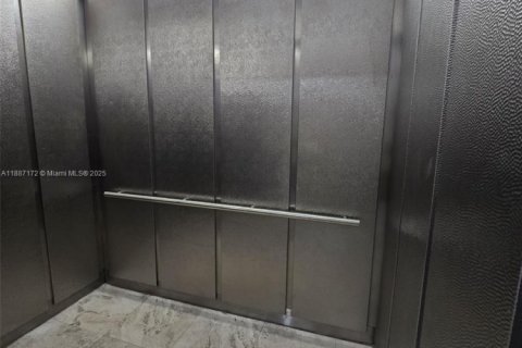 Condominio en alquiler en Miami, Florida, 3 dormitorios, 112.23 m2 № 1932857 - foto 30