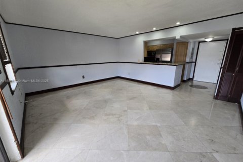 Condominio en alquiler en Miami, Florida, 3 dormitorios, 112.23 m2 № 1932857 - foto 9