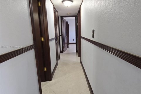 Condominio en alquiler en Miami, Florida, 3 dormitorios, 112.23 m2 № 1932857 - foto 25