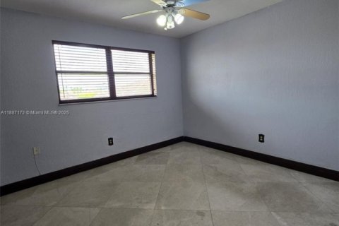 Condominio en alquiler en Miami, Florida, 3 dormitorios, 112.23 m2 № 1932857 - foto 23
