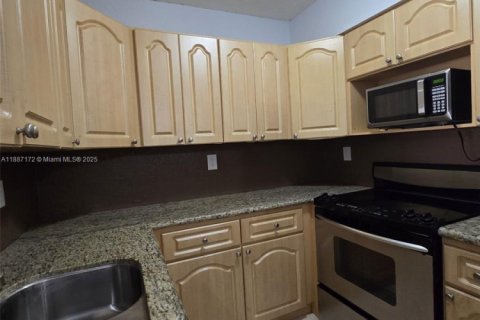 Condominio en alquiler en Miami, Florida, 3 dormitorios, 112.23 m2 № 1932857 - foto 7