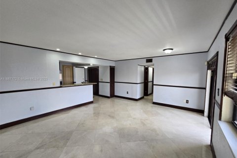 Condominio en alquiler en Miami, Florida, 3 dormitorios, 112.23 m2 № 1932857 - foto 10