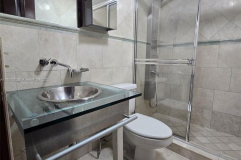 Condominio en alquiler en Miami, Florida, 3 dormitorios, 112.23 m2 № 1932857 - foto 18