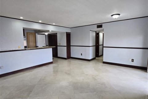 Condominio en alquiler en Miami, Florida, 3 dormitorios, 112.23 m2 № 1932857 - foto 11