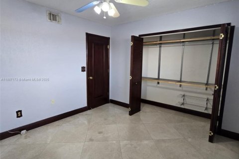 Condominio en alquiler en Miami, Florida, 3 dormitorios, 112.23 m2 № 1932857 - foto 24