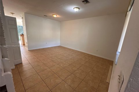 Adosado en alquiler en Homestead, Florida, 2 dormitorios, 122.07 m2 № 1981592 - foto 3