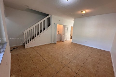 Adosado en alquiler en Homestead, Florida, 2 dormitorios, 122.07 m2 № 1981592 - foto 2