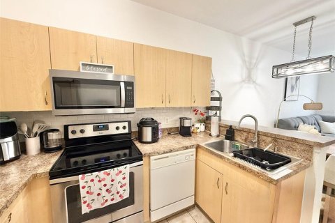 Condominio en venta en Kissimmee, Florida, 2 dormitorios, 75.44 m2 № 2221687 - foto 7