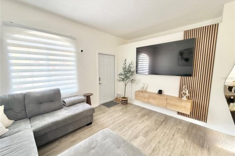 Condominio en venta en Kissimmee, Florida, 2 dormitorios, 75.44 m2 № 2221687 - foto 4