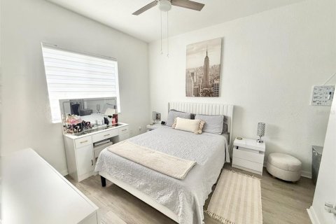 Condominio en venta en Kissimmee, Florida, 2 dormitorios, 75.44 m2 № 2221687 - foto 11
