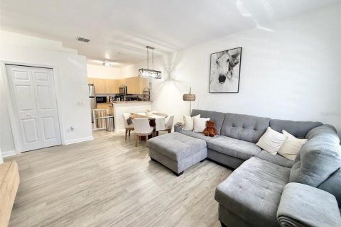 Condominio en venta en Kissimmee, Florida, 2 dormitorios, 75.44 m2 № 2221687 - foto 3