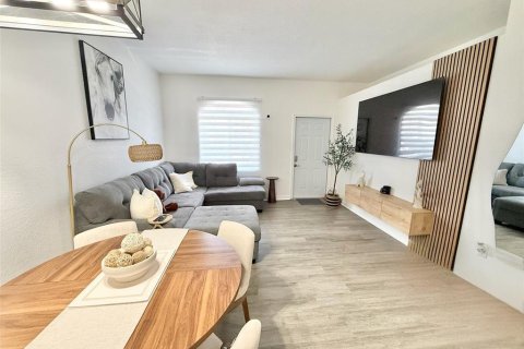 Condominio en venta en Kissimmee, Florida, 2 dormitorios, 75.44 m2 № 2221687 - foto 5