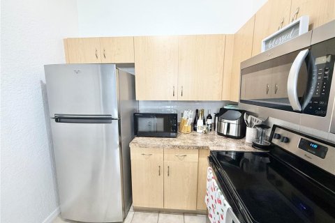 Condominio en venta en Kissimmee, Florida, 2 dormitorios, 75.44 m2 № 2221687 - foto 8