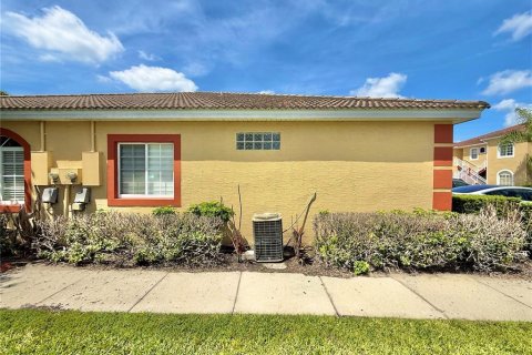 Condominio en venta en Kissimmee, Florida, 2 dormitorios, 75.44 m2 № 2221687 - foto 20