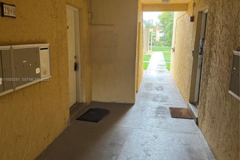 Condominio en alquiler en Lauderhill, Florida, 2 dormitorios, 98.48 m2 № 1989099 - foto 11