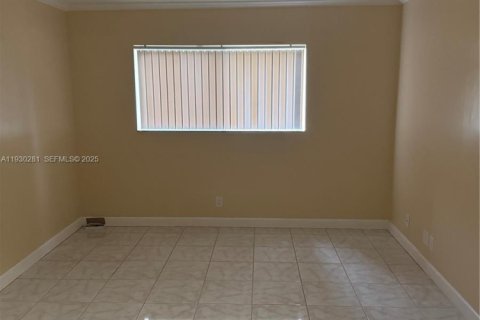 Condominio en alquiler en Lauderhill, Florida, 2 dormitorios, 98.48 m2 № 1989099 - foto 5