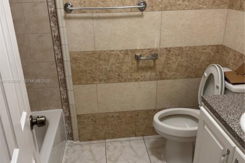 Condominio en alquiler en Lauderhill, Florida, 2 dormitorios, 98.48 m2 № 1989099 - foto 4