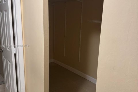 Condominio en alquiler en Lauderhill, Florida, 2 dormitorios, 98.48 m2 № 1989099 - foto 6