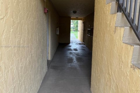 Condominio en alquiler en Lauderhill, Florida, 2 dormitorios, 98.48 m2 № 1989099 - foto 10