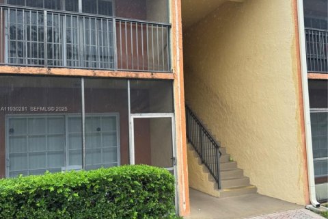 Condominio en Lauderhill, Florida, 2 dormitorios  № 1989099