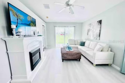 Apartamento en alquiler en Cape Coral, Florida, 2 dormitorios, 116.13 m2 № 1720398 - foto 3