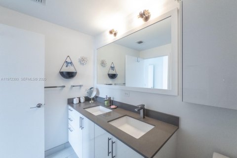 Condominio en venta en Miami, Florida, 2 dormitorios, 113.71 m2 № 2033250 - foto 14