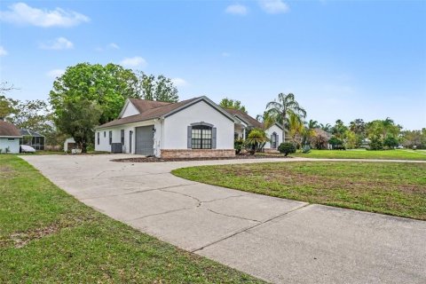 House in Lutz, Florida 4 bedrooms, 236.34 sq.m. № 2098481 - photo 3