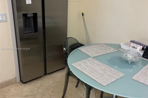 Condo in Bal Harbour, Florida, 2 bedrooms  № 1727164 - photo 25