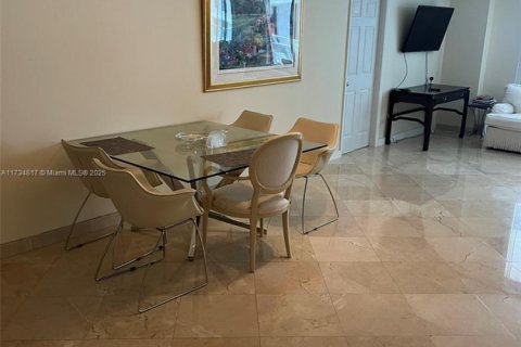 Condo in Bal Harbour, Florida, 2 bedrooms  № 1727164 - photo 15