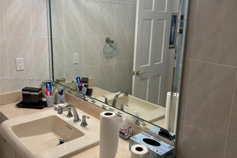 Condo in Bal Harbour, Florida, 2 bedrooms  № 1727164 - photo 18