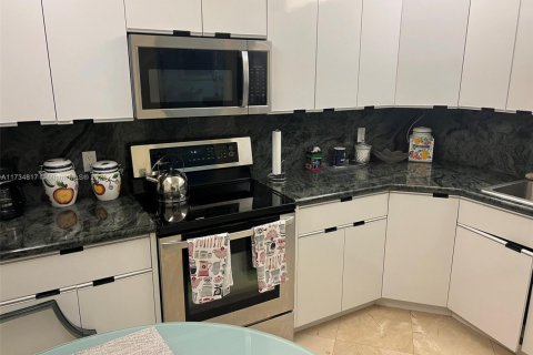 Condo in Bal Harbour, Florida, 2 bedrooms  № 1727164 - photo 23