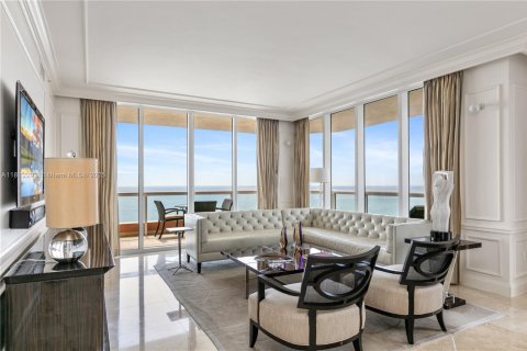 Copropriété à louer à Sunny Isles Beach, Floride: 4 chambres, 254.18 m2 № 1775776 - photo 1