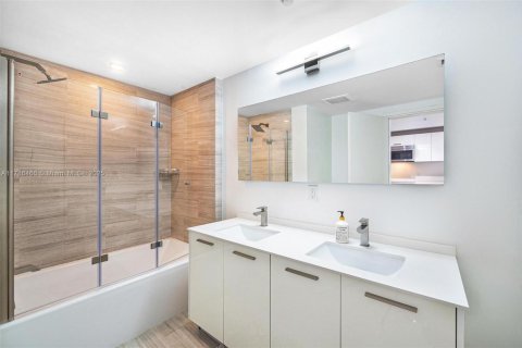 Condominio en alquiler en Miami, Florida, 1 dormitorio, 59.83 m2 № 1689431 - foto 22
