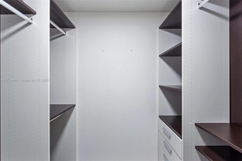 Condominio en alquiler en Miami, Florida, 1 dormitorio, 59.83 m2 № 1689431 - foto 14