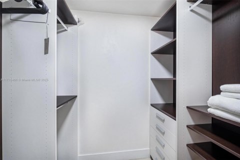 Condominio en alquiler en Miami, Florida, 1 dormitorio, 59.83 m2 № 1689431 - foto 27