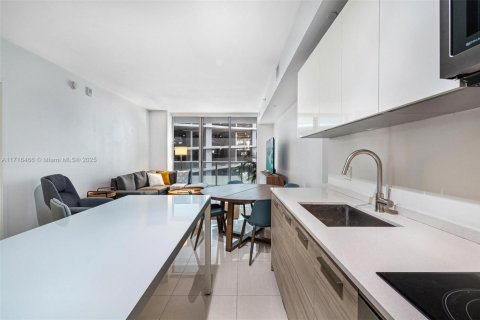 Condominio en alquiler en Miami, Florida, 1 dormitorio, 59.83 m2 № 1689431 - foto 4