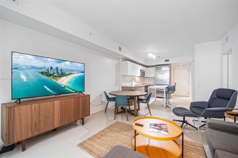 Condominio en alquiler en Miami, Florida, 1 dormitorio, 59.83 m2 № 1689431 - foto 1
