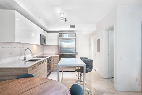 Condominio en alquiler en Miami, Florida, 1 dormitorio, 59.83 m2 № 1689431 - foto 7