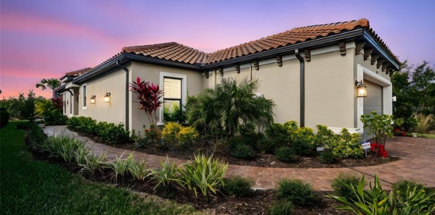 Villa ou maison à Wesley Chapel, Floride 2 chambres, 156.91 m2 № 2400454