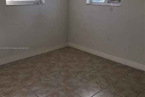 House in Miami, Florida 2 bedrooms, 72 sq.m. № 1943945 - photo 2