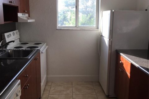 House in Miami, Florida 2 bedrooms, 72 sq.m. № 1943945 - photo 3