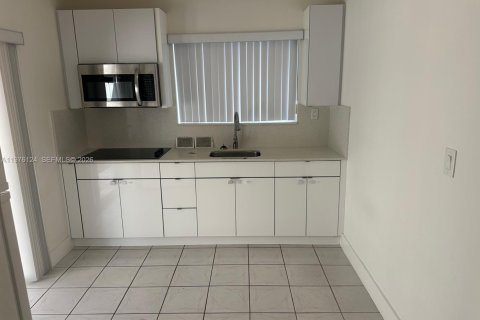 Immobilier commercial à louer à Hialeah, Floride: 1 chambre, 37.16 m2 № 2042629 - photo 6